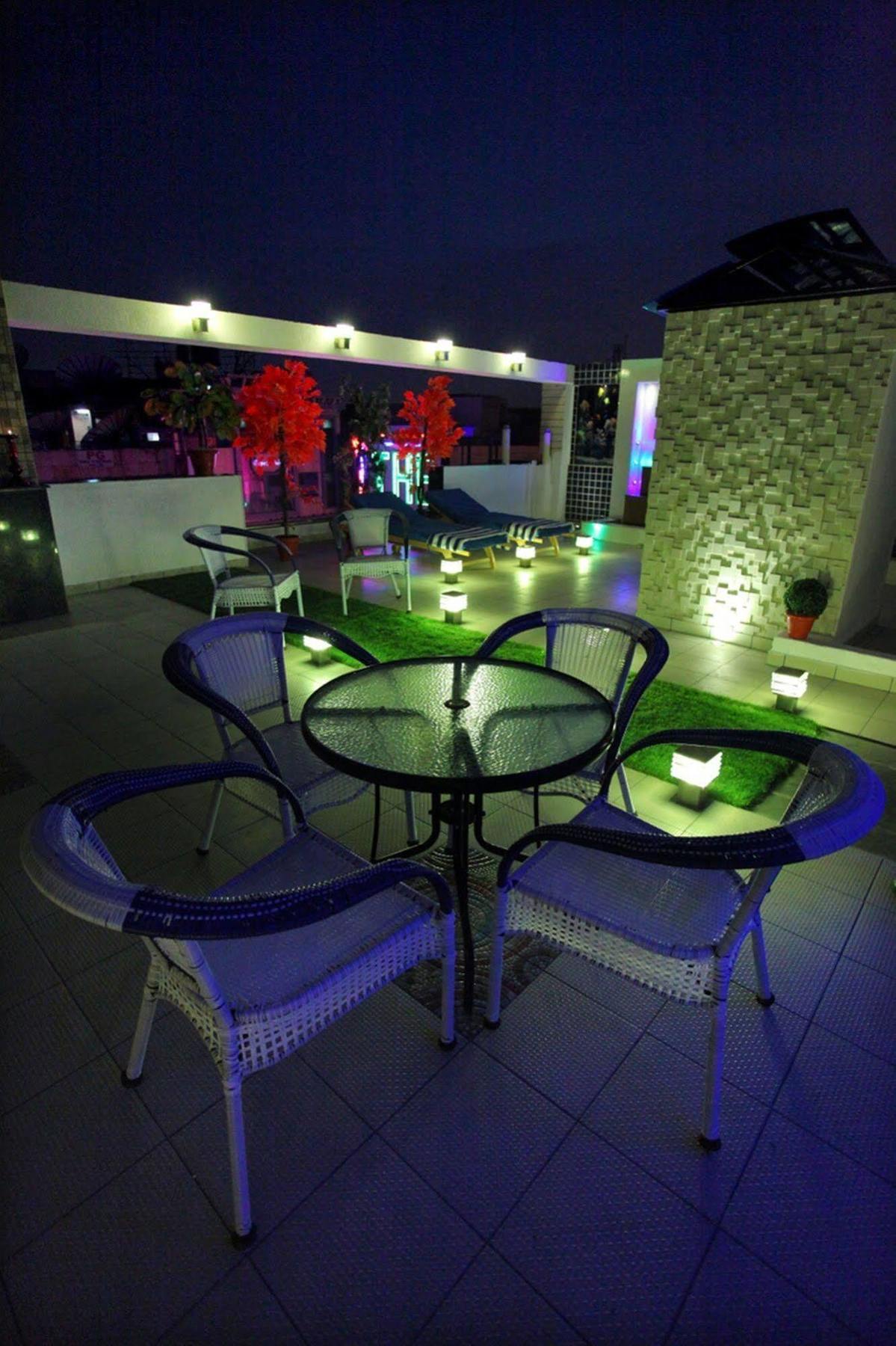 The Pearl Hotel Nueva Delhi Exterior foto